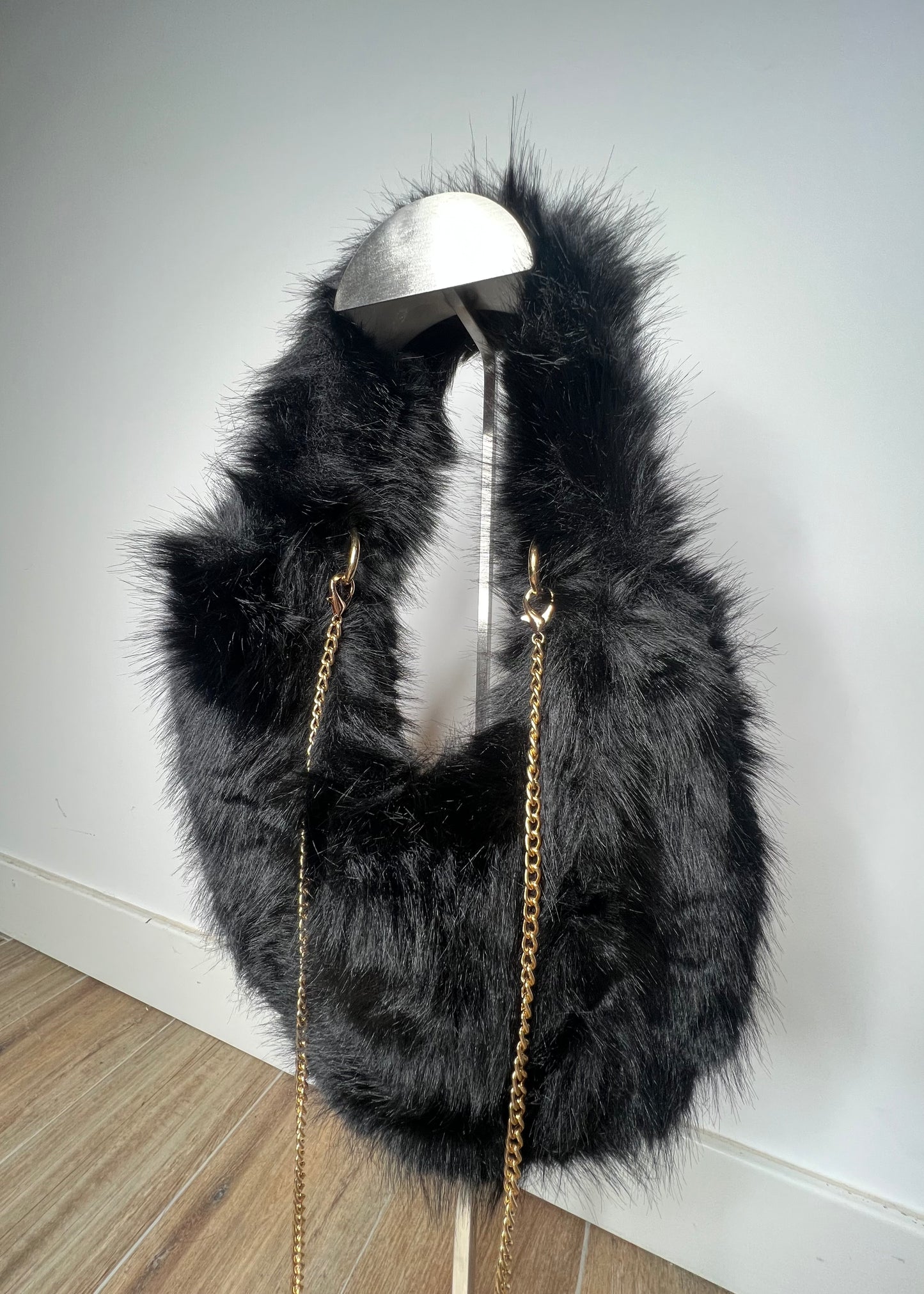 Bolso Redondo Pelo Negro