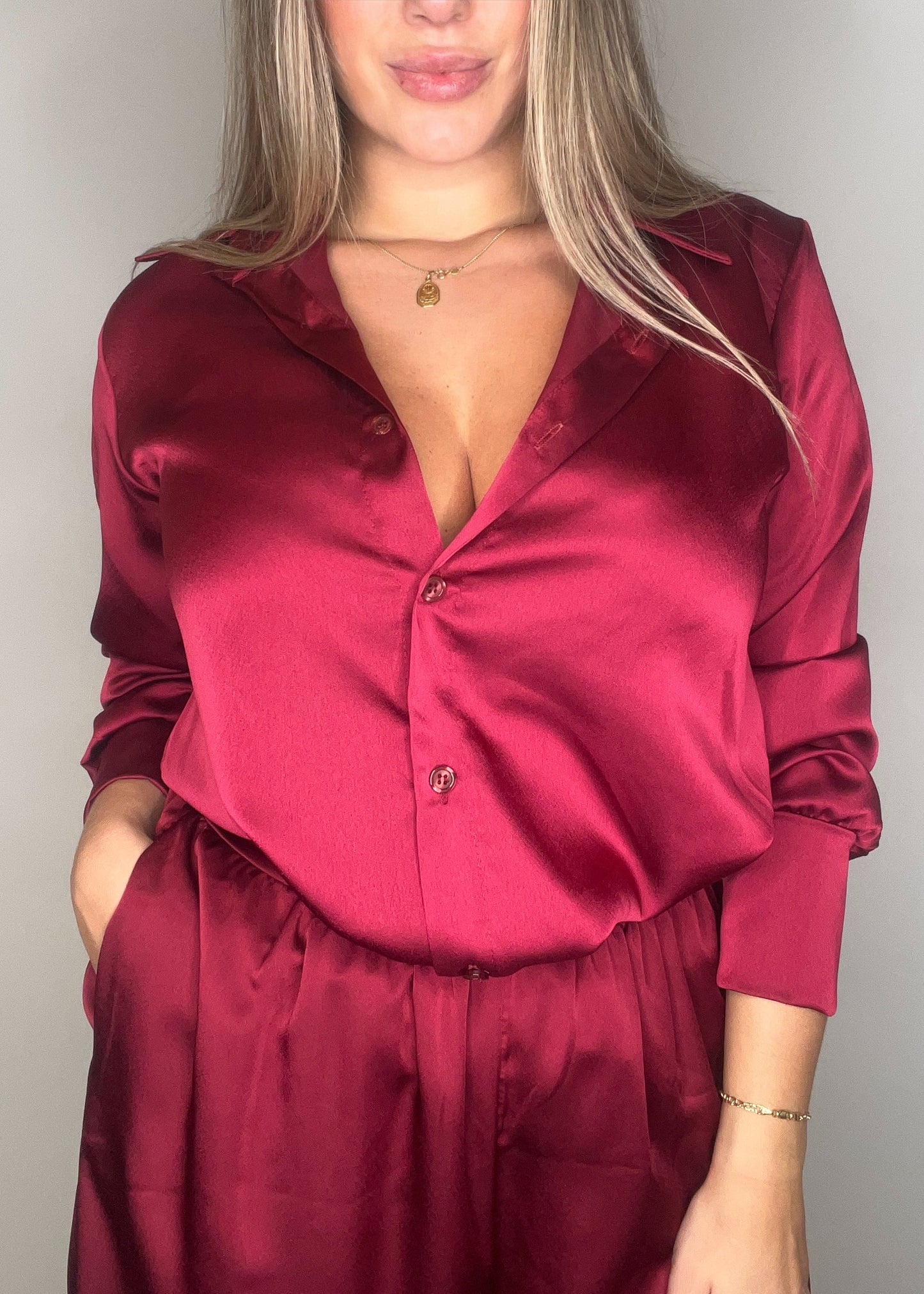 Blusa satinada Burdeos