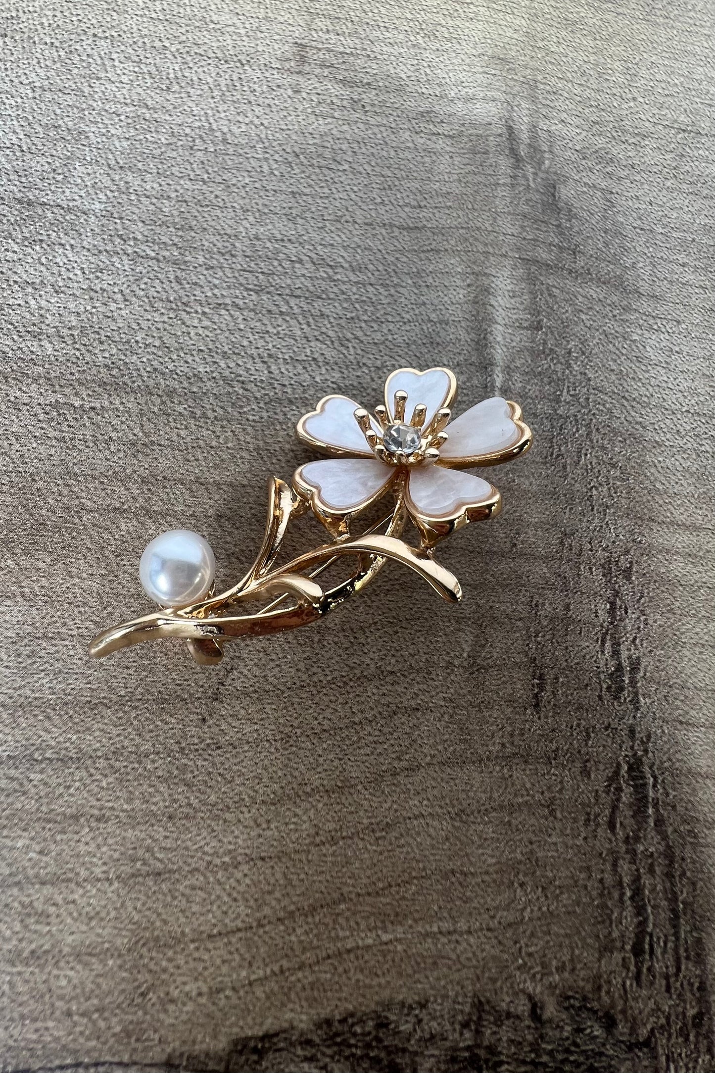 Broche flor anacarada