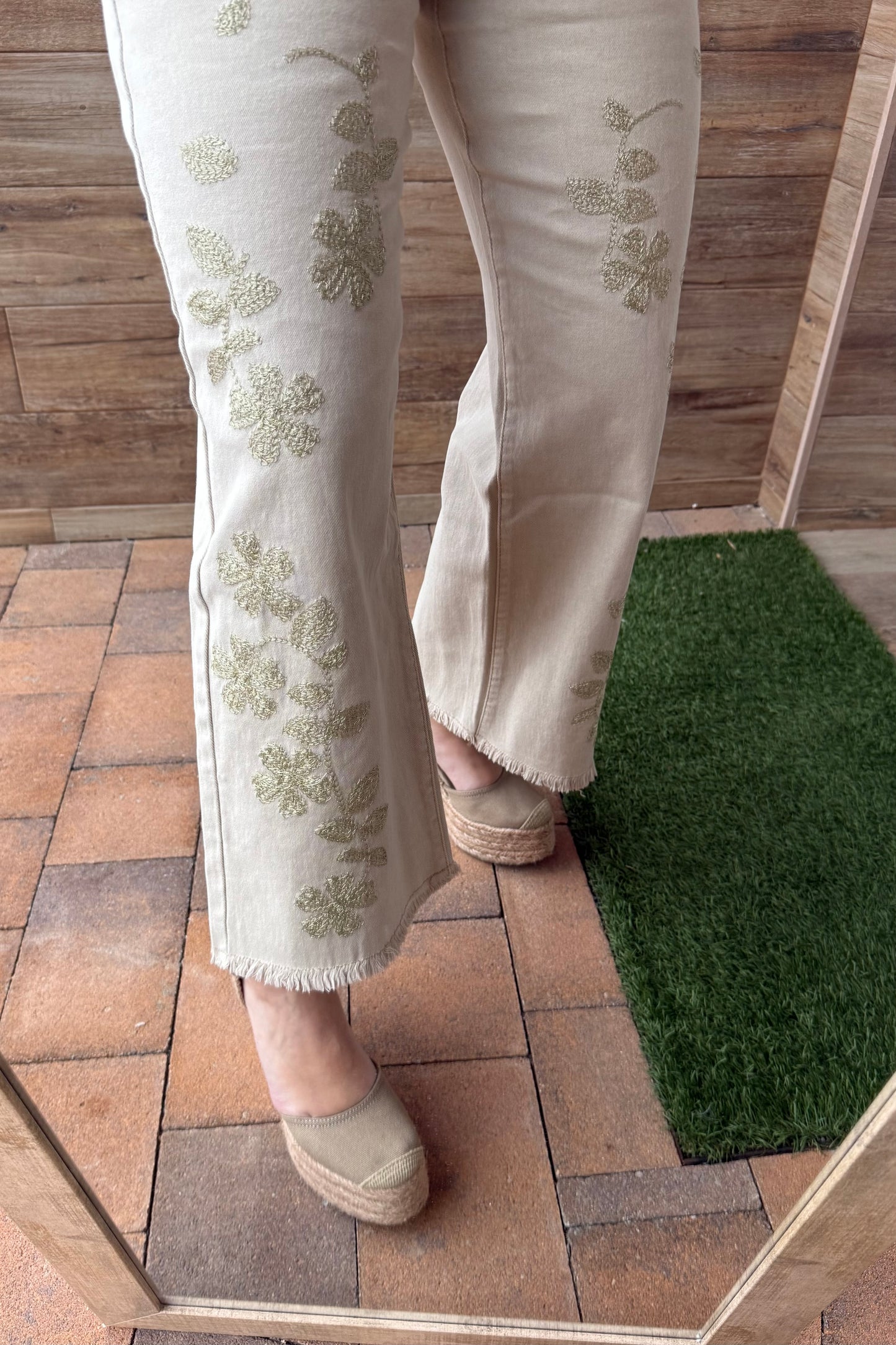 Pantalón beige bordado