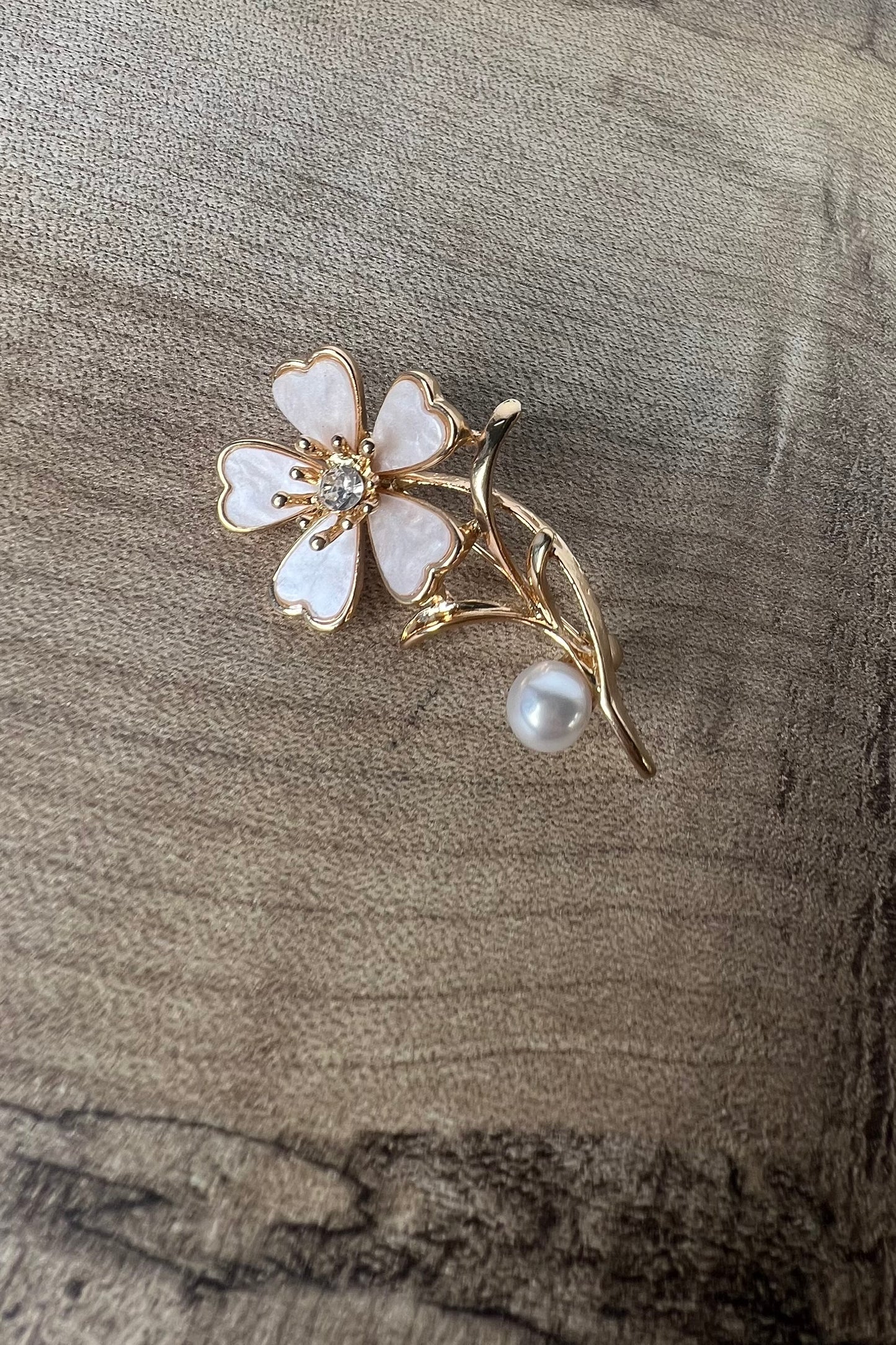 Broche flor anacarada
