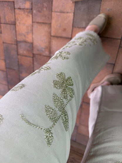 Pantalón beige bordado