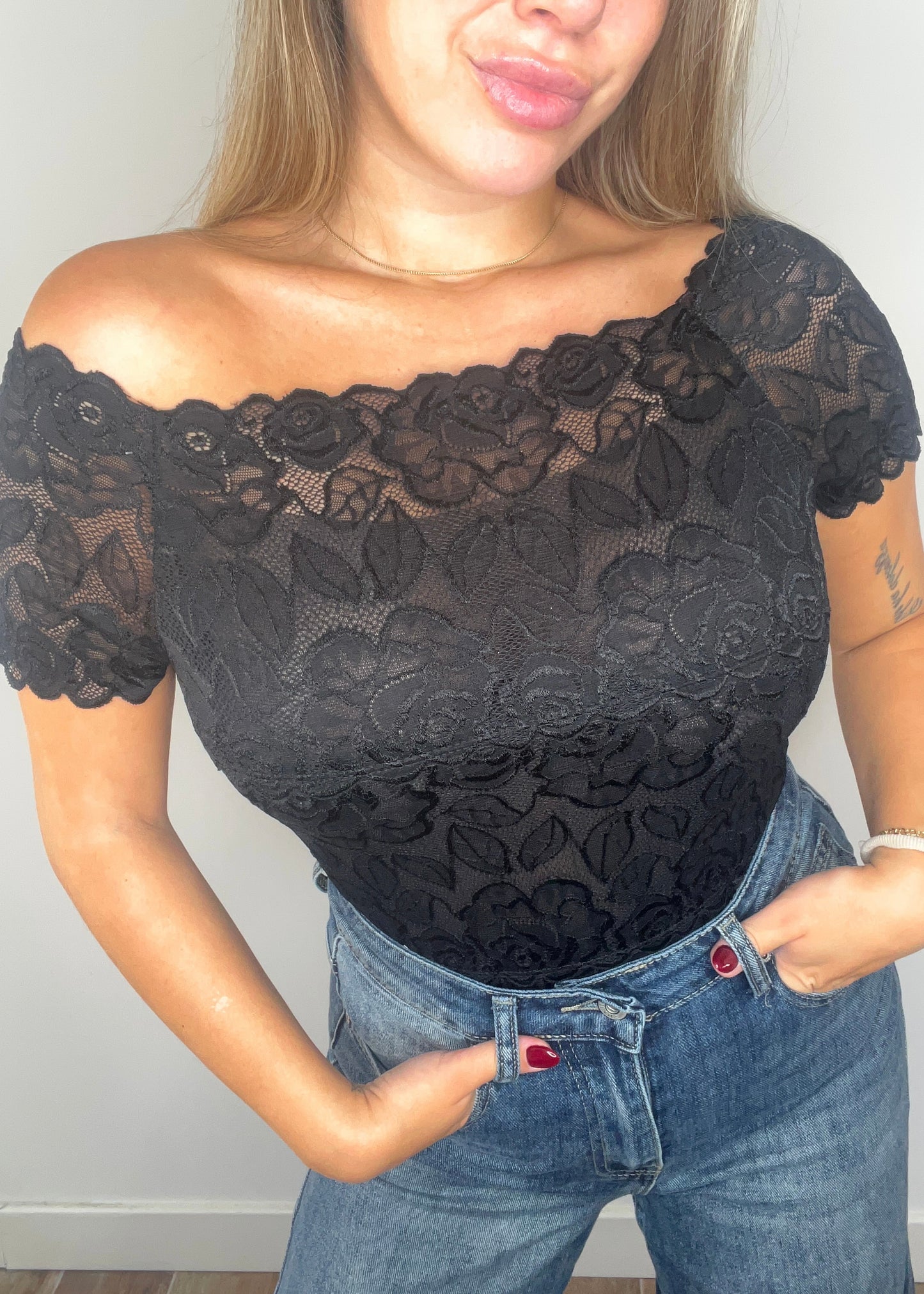 Top encaje negro