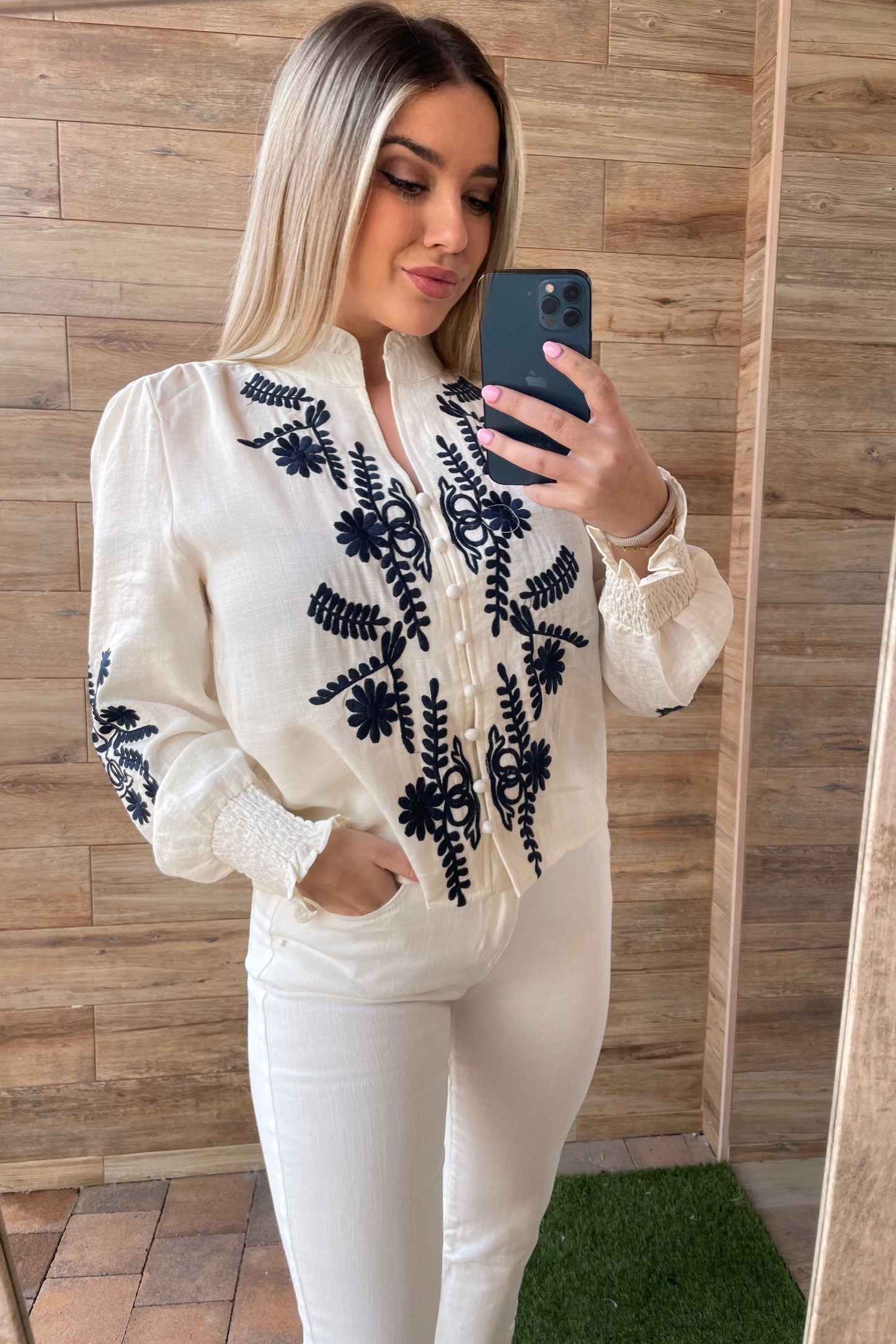 Blusa bordada beige