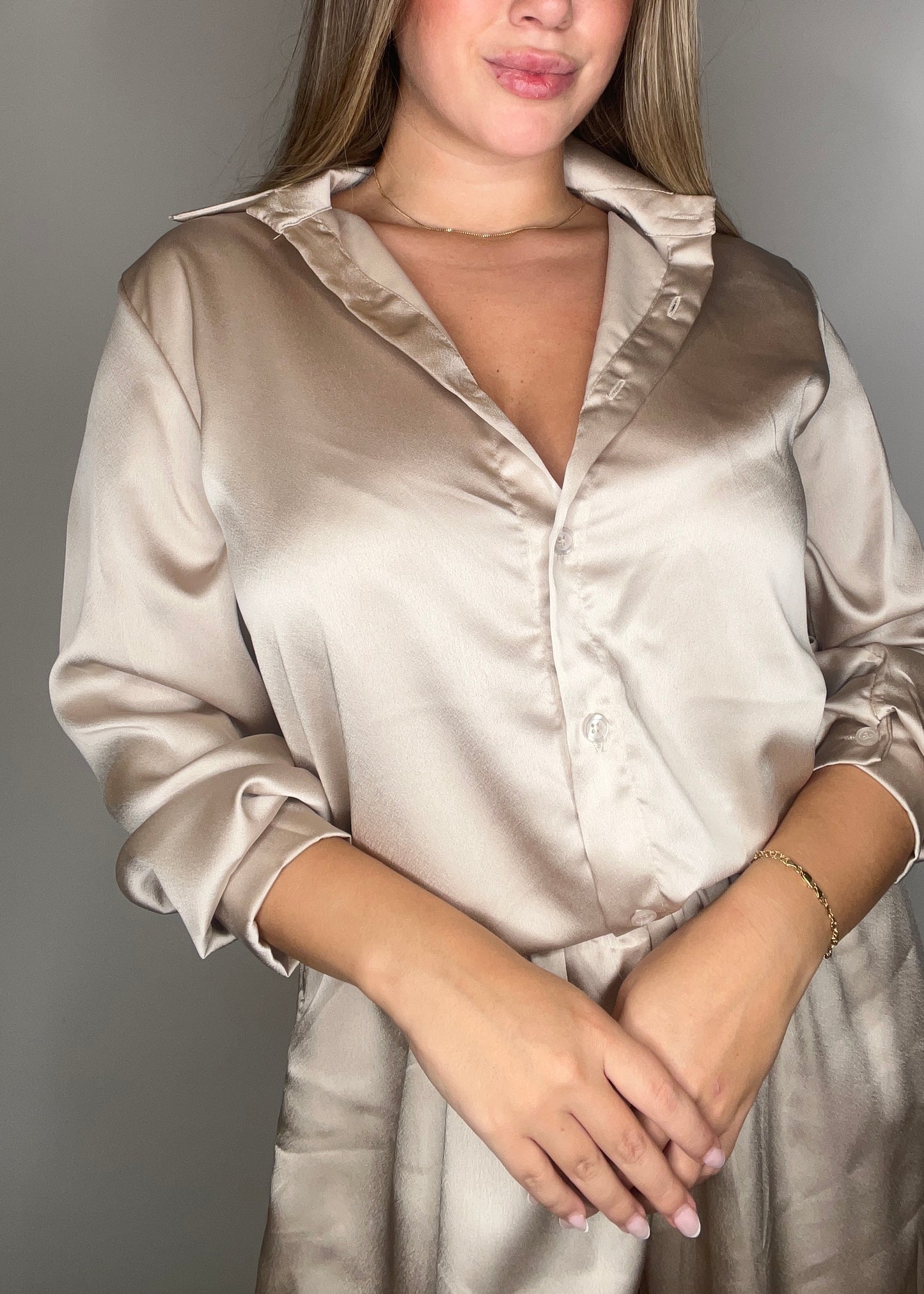Blusa satinada Champán